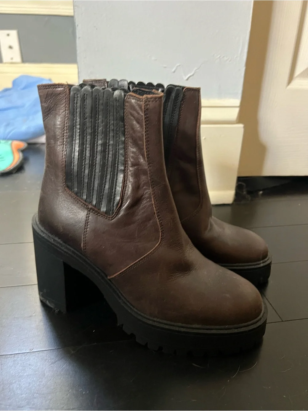 Free People James Chelsea Boots in Brown - size 36 - NWOT